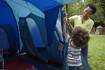 Final adjustments to the tent